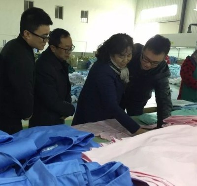 專業(yè)專心謀發(fā)展，攜手共進譜新篇——楊會長深入恒達紡織走訪調(diào)研醫(yī)療用品生產(chǎn)